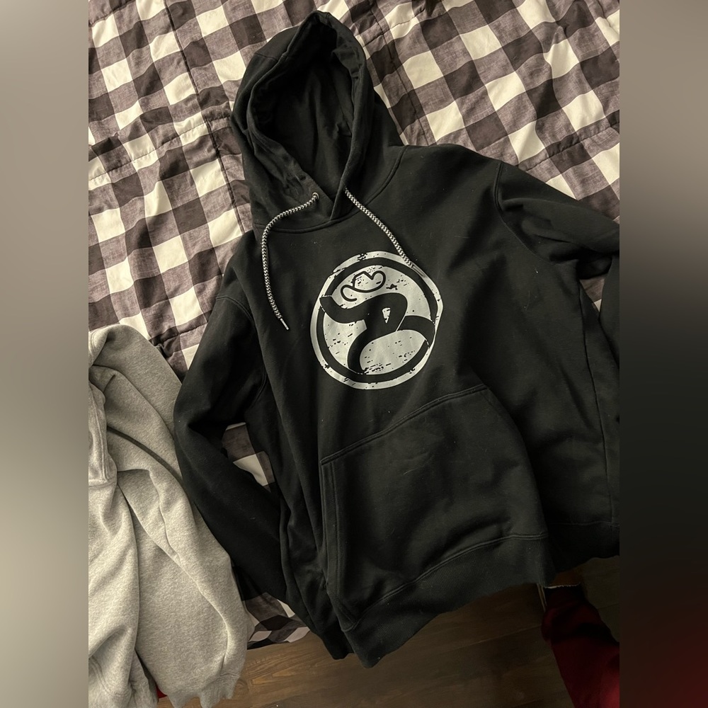 2XL hooded Hooey sweatshirt.